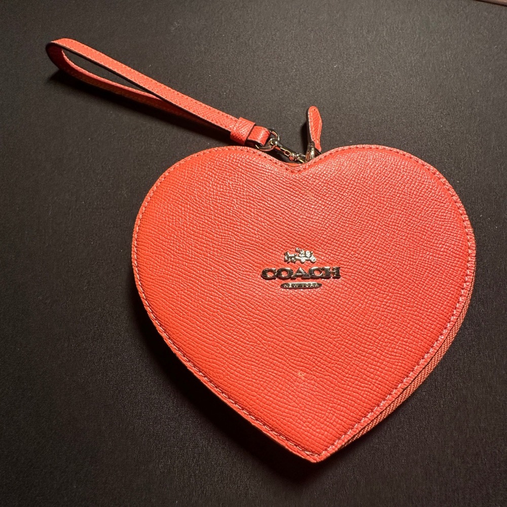 Coach Heart Wristlet Coral Leather Crossgrain Zip Valentine's Collection‎ F39957